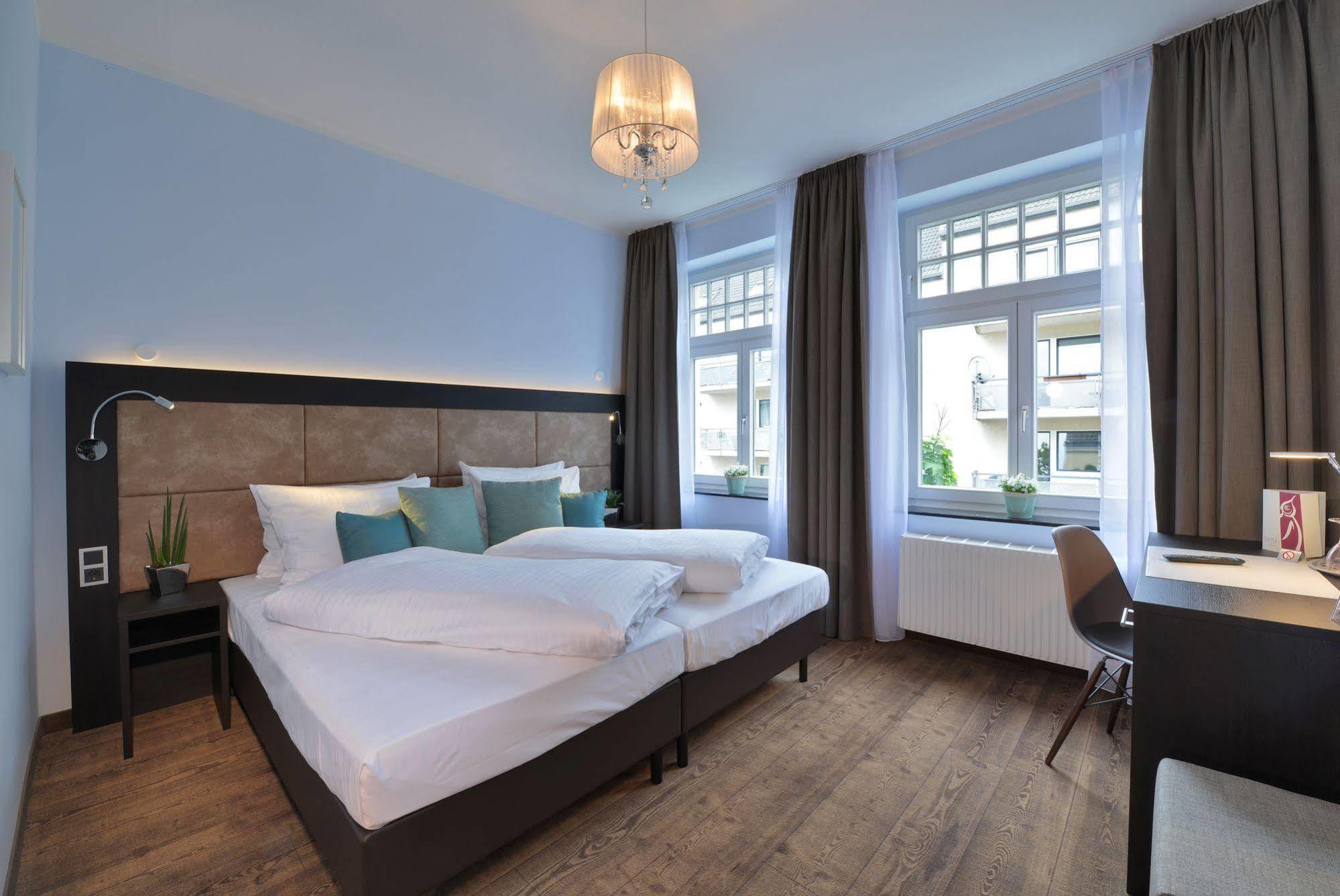Uhu Gaestehaus Superior Cologne Exterior photo
