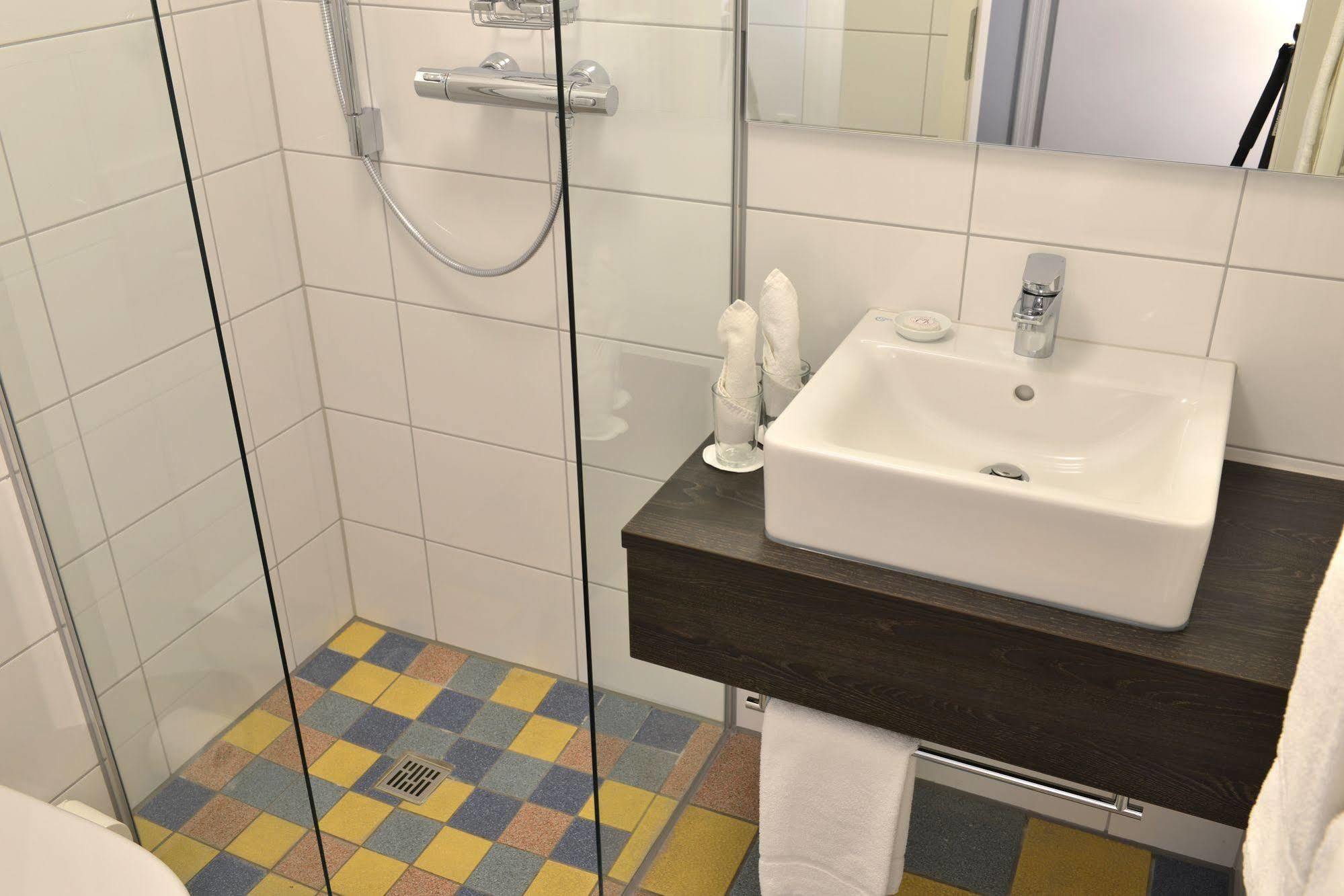 Uhu Gaestehaus Superior Cologne Exterior photo