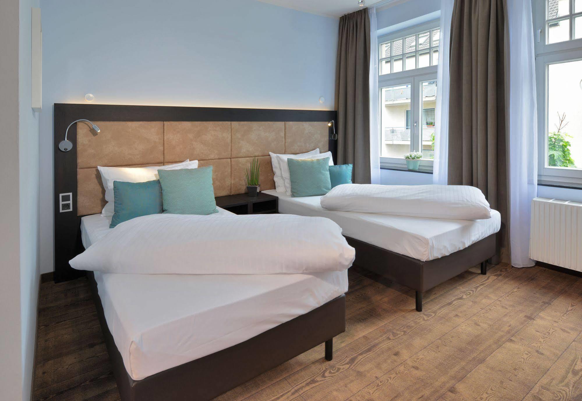 Uhu Gaestehaus Superior Cologne Exterior photo