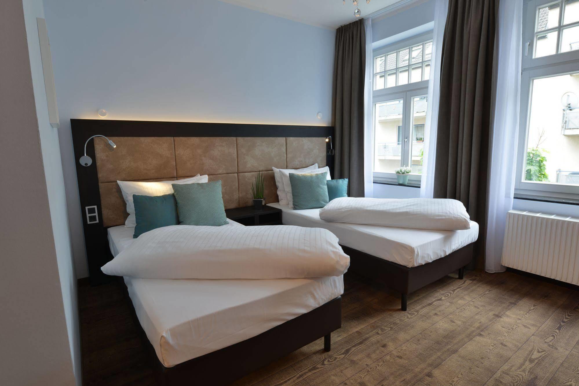 Uhu Gaestehaus Superior Cologne Exterior photo