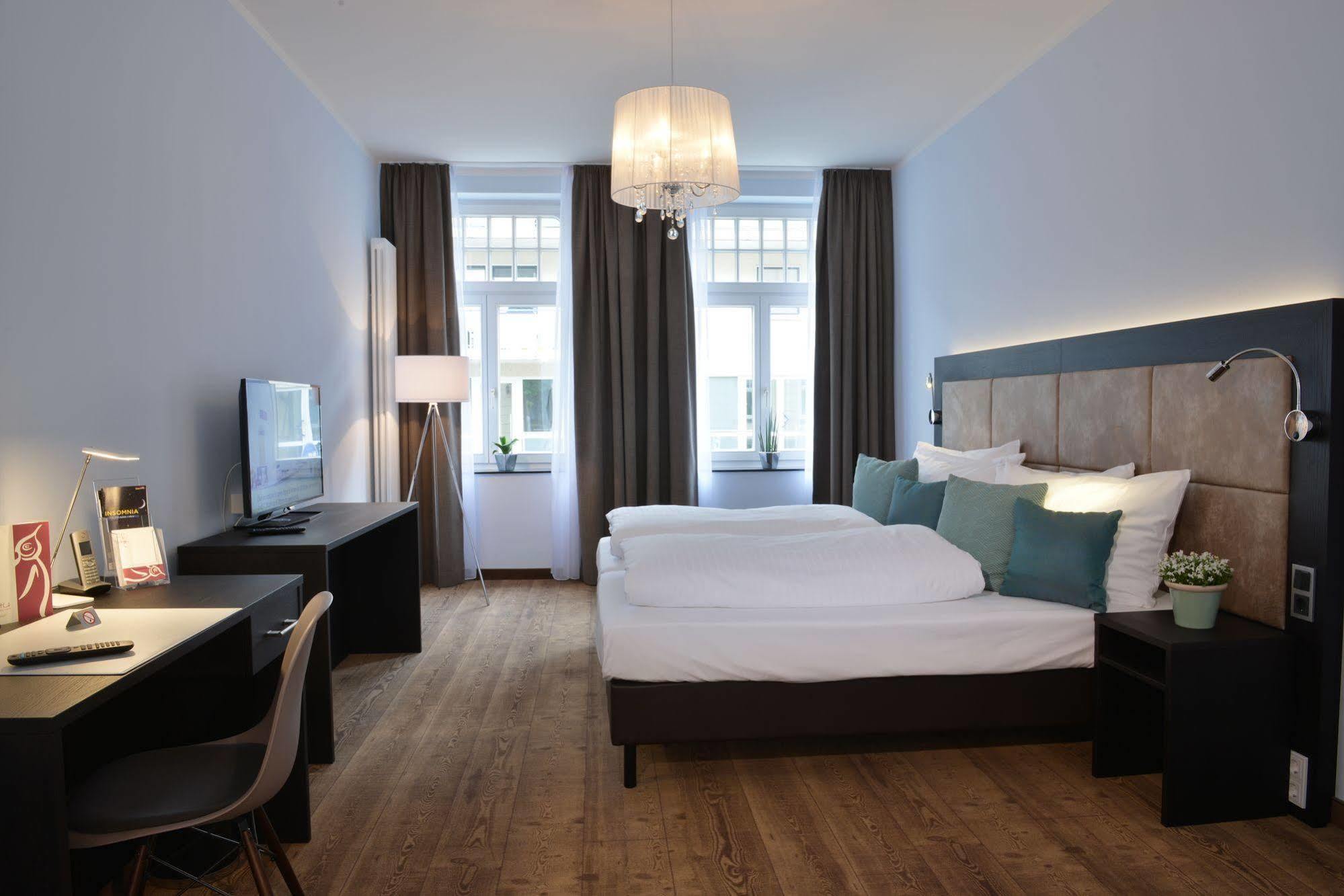 Uhu Gaestehaus Superior Cologne Exterior photo